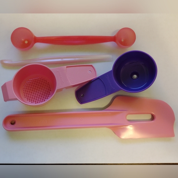 Tupperware Scraper Spatula, Melon Baller, Citrus Peeler, Mini Funnel, Tea Strain - Picture 4 of 14